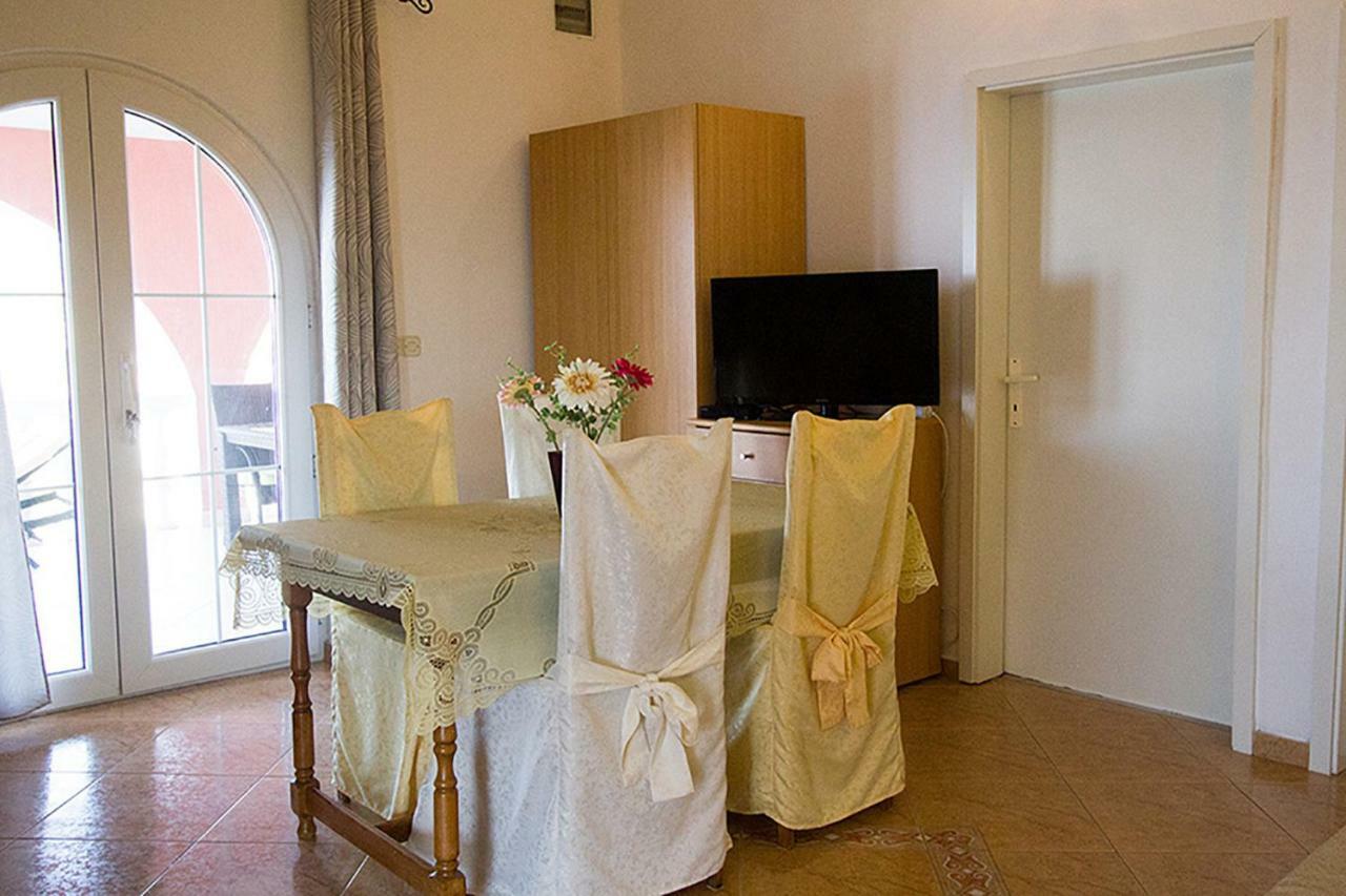 Villa Lilly Cesarica Bagian luar foto