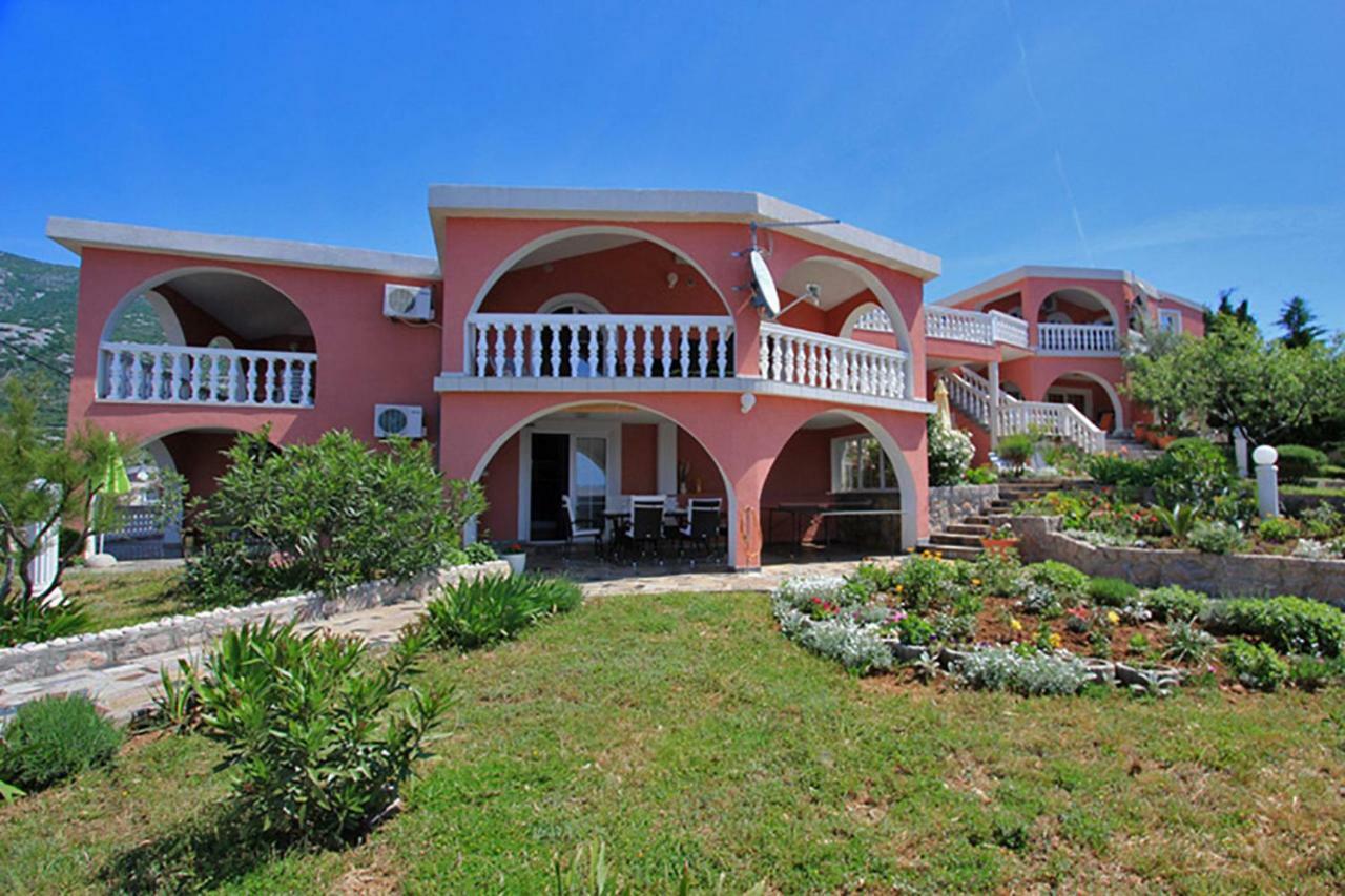 Villa Lilly Cesarica Bagian luar foto