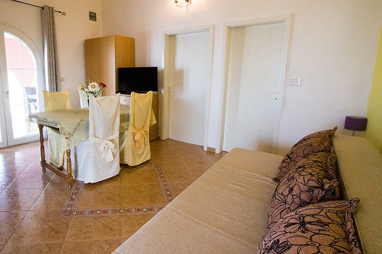 Villa Lilly Cesarica Bagian luar foto